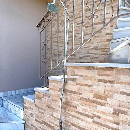 Althea - Christine's House בית נופש *